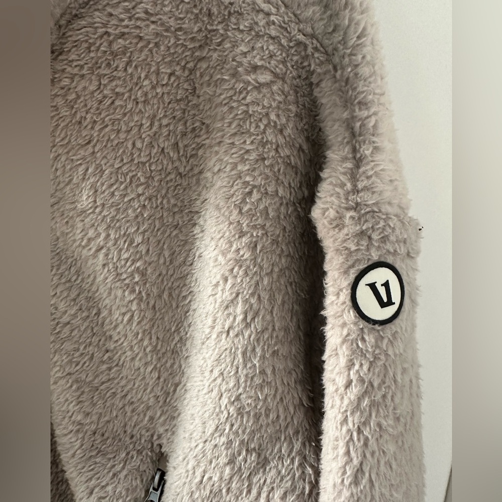 Vuori Taupe Light-Weight Sherpa Jacket - Picture 2 of 4